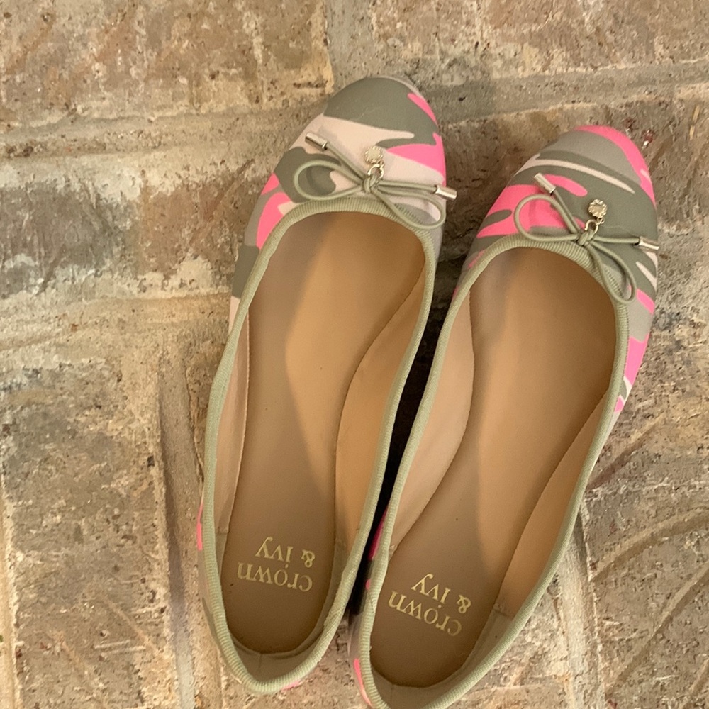 Womens gently worn size 8 crown and ivy ballet flats